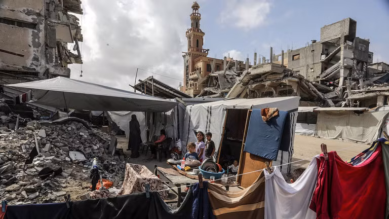 Người dân Palestine phải di dời ở khu vực Al Mawasi thuộc Rafah, Gaza. Ảnh: Anadolu.