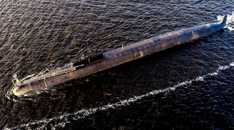 Tàu ngầm chạy bằng năng lượng hạt nhân lớp Borei được trang bị tên lửa đạn đạo. Ảnh: MW.