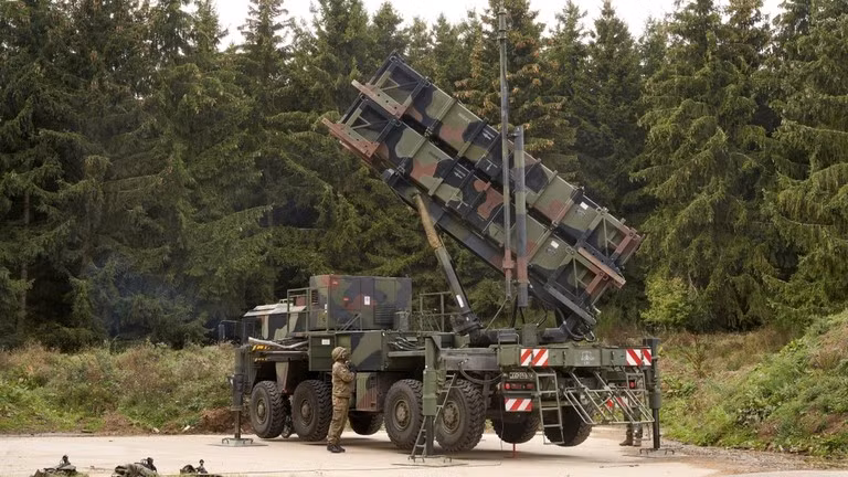 Hệ thống phòng không Patriot do Mỹ sản xuất đang được quân đội Đức vận hành. Ảnh: Getty.
