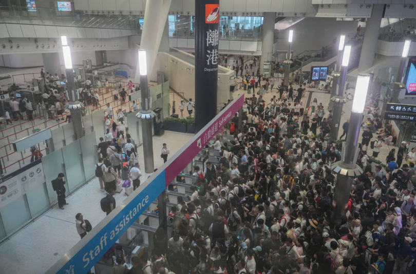 Bão Wipha tàn phá Hong Kong Nhiều người bị thương, hàng nghìn hành khách mắc kẹt 4.png