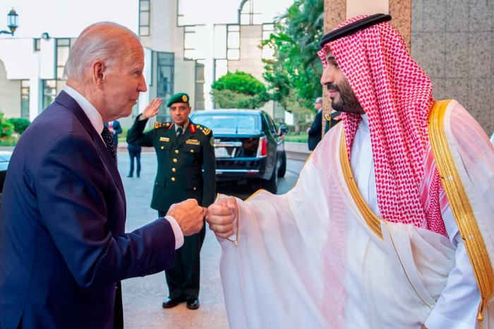 Tổng thống Mỹ Joe Biden và Hoàng thái tử Arab Saudi Mohammed bin Salman trong cuộc gặp tại Jeddah hồi năm ngoái (Ảnh: AP)