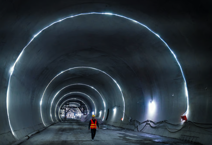 Lần đầu trong lịch sử AI chỉ đạo con người xây đường hầm xuyên núi, độ chính xác gần 90%.png