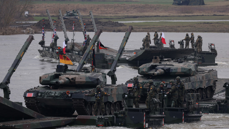 Xe tăng của NATO trong cuộc tập trận quân sự ở Ba Lan. Ảnh: Getty.