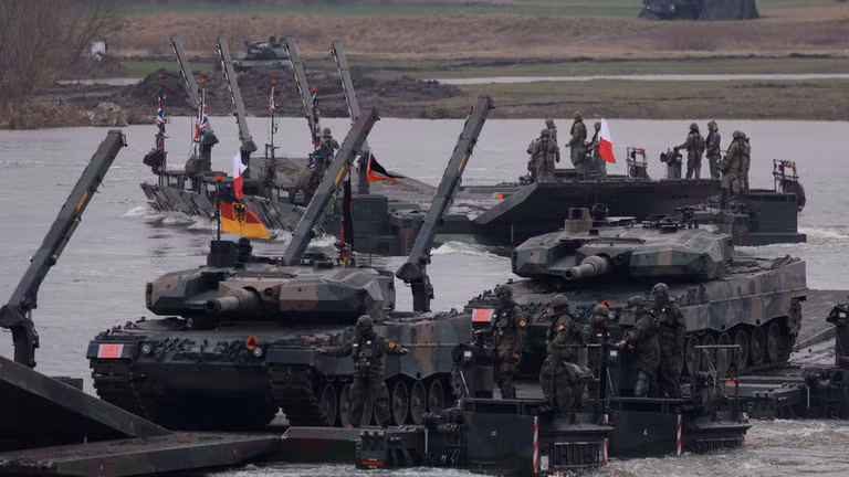 Xe tăng của NATO trong cuộc tập trận quân sự ở Ba Lan. Ảnh: Getty.