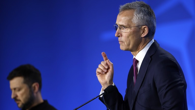 Bộ trưởng Tài chính Na Uy Jens Stoltenberg và Tổng thống Ukraine Vladimir Zelensky, Washington, DC, ngày 11/7/2024. Ảnh: Getty.