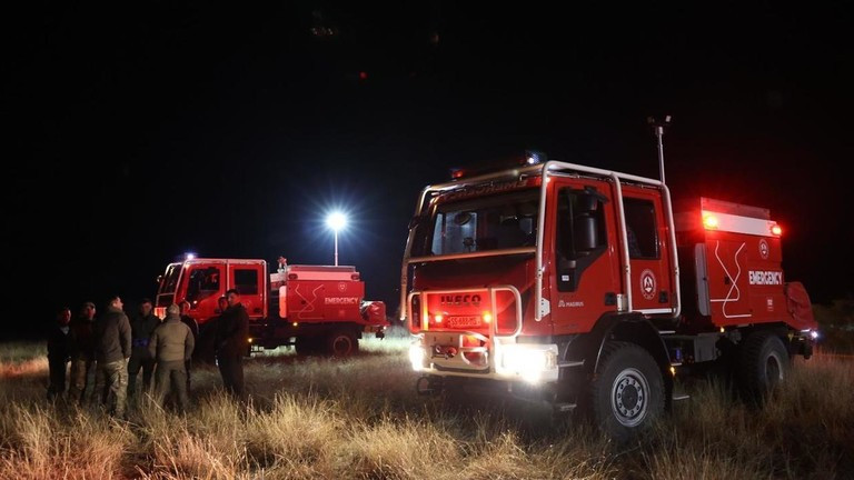 Các quan chức Gruzia tại hiện trường vụ rơi máy bay vận tải C-130 của Không quân Thổ Nhĩ Kỳ. Ảnh: Getty.