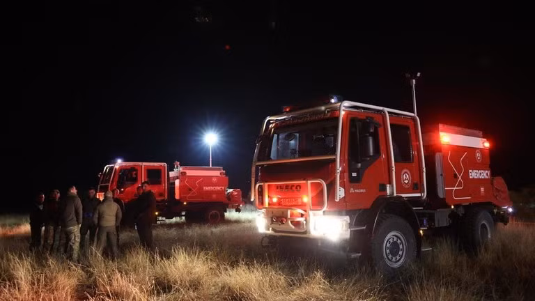 Các quan chức Gruzia tại hiện trường vụ rơi máy bay vận tải C-130 của Không quân Thổ Nhĩ Kỳ. Ảnh: Getty.