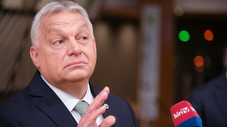 Thủ tướng Hungary Viktor Orban phát biểu với các nhà báo. Ảnh: Getty.