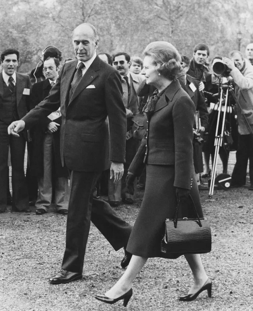 Chiếc túi xách chính trị có ảnh hưởng nhất kể từ thời Bà đầm thép Thatcher 4.jpg