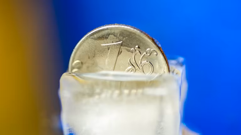 EU có thể sẽ buộc phải dùng tài sản chủ quyền Nga bị đóng băng tại Bỉ làm tài sản thế chấp cho Quỹ Tiền tệ Quốc tế (IMF). Ảnh: Getty.