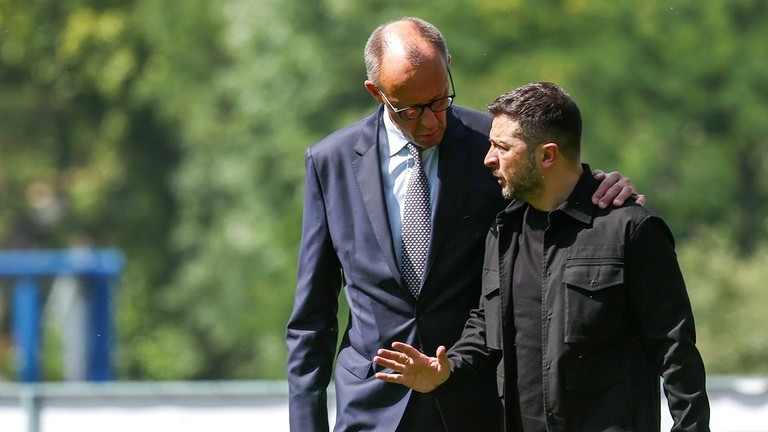 Thủ tướng Đức Friedrich Merz và Tổng thống Ukraine Volodymyr Zelensky, Berlin, Đức, ngày 13/8. Ảnh: Getty.