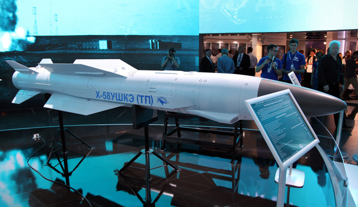 Su-57 lần đầu lộ móng vuốt tàng hình Nga tung video chiến đấu cơ mang tên lửa diệt radar siêu tốc 2.jpg