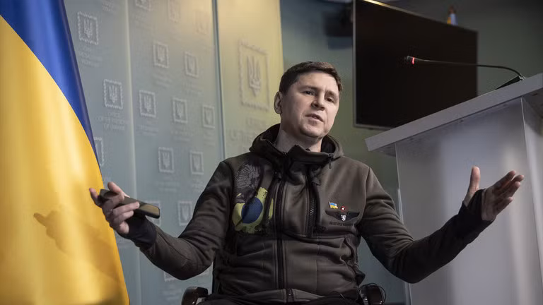 Trợ lý của ông Zelensky, Mikhail Podoliak tại Kiev, Ukraine, ngày 9/3/2022. Ảnh: Getty.