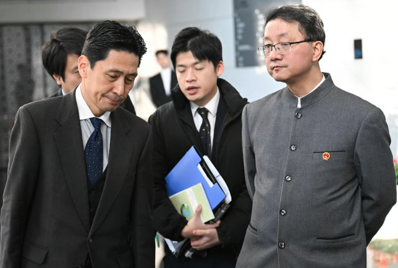 Video quan chức Nhật cúi đầu trước quan chức Trung Quốc khiến Tokyo phản ứng.png