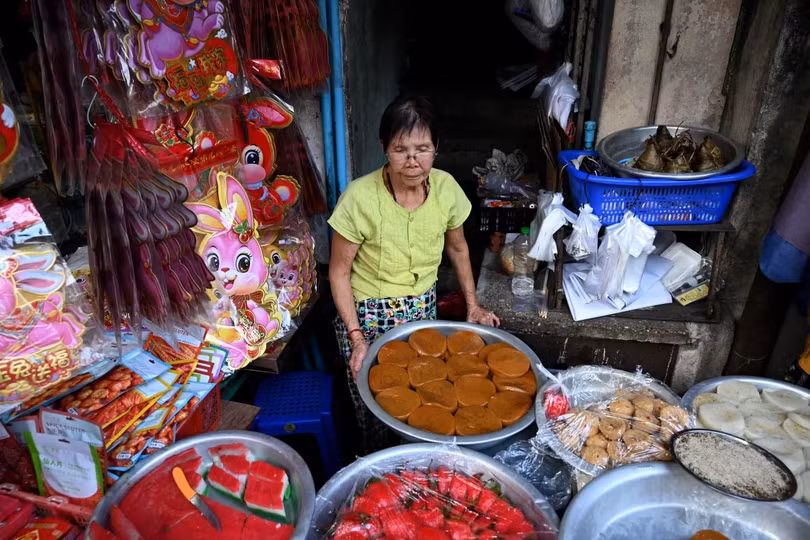 Không khí đón Tết rộn ràng trên khắp thế giới ảnh 13