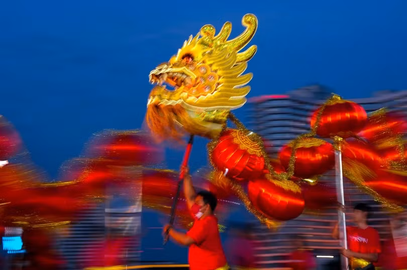 Không khí đón Tết rộn ràng trên khắp thế giới ảnh 17