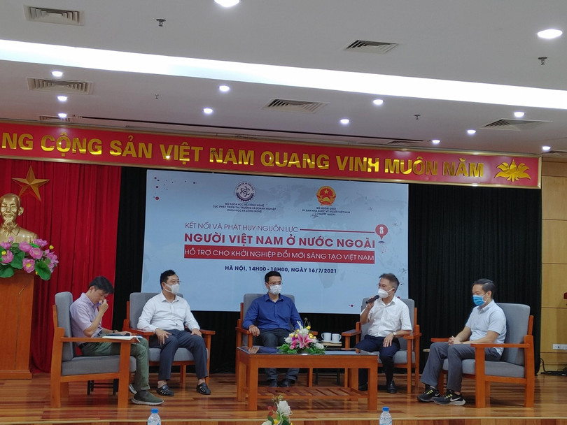 Các chuyên gia thảo luận tại sự kiện.