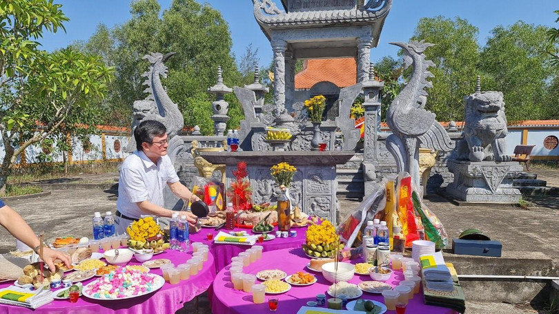 Đại tá AHLĐ Nguyễn Đăng Giáp tại buổi lễ khánh thành bia mộ 32 Liệt sỹ (ảnh: Nguyễn Công Khang)