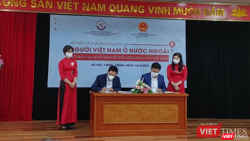 Lễ ký kết hợp tác của Ban Điều hành Đề án 844 với Ủy ban Nhà nước về người Việt Nam ở nước ngoài. Lễ ký kết hợp tác của Ban Điều hành Đề án 844 với Ủy ban Nhà nước về người Việt Nam ở nước ngoài.