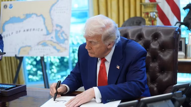 Tổng thống Mỹ Donald Trump tại Phòng Bầu dục của Nhà Trắng ở Washington, DC. Ảnh: Getty.