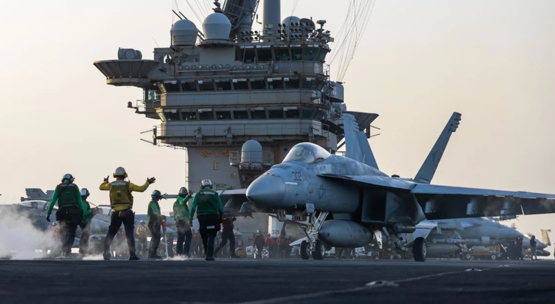 Bức ảnh được chụp ngày 1/4 của Hải quân Mỹ cho thấy một chiếc F/A-18E Super Hornet đang chuẩn bị cất cánh trên tàu USS Harry S. Truman. Ảnh: Hải quân Mỹ.