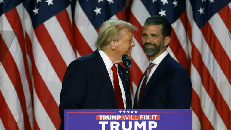 Tổng thống Mỹ Donald Trump và con trai Donald Trump Jr. Ảnh: Getty.