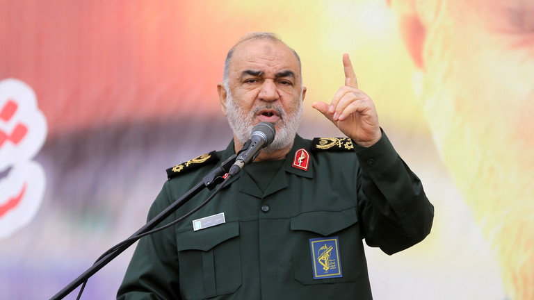 Thiếu tướng Hossein Salami tuyên bố Iran sẵn sàng cho mọi cuộc chiến. Ảnh: Getty.