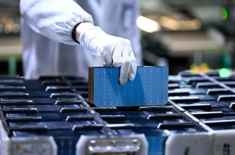 Pin mặt trời là mục tiêu mới nhất của thuế quan Mỹ, với mức thuế lên tới 3.521% đối với hàng nhập khẩu từ Đông Nam Á. Ảnh: Getty.