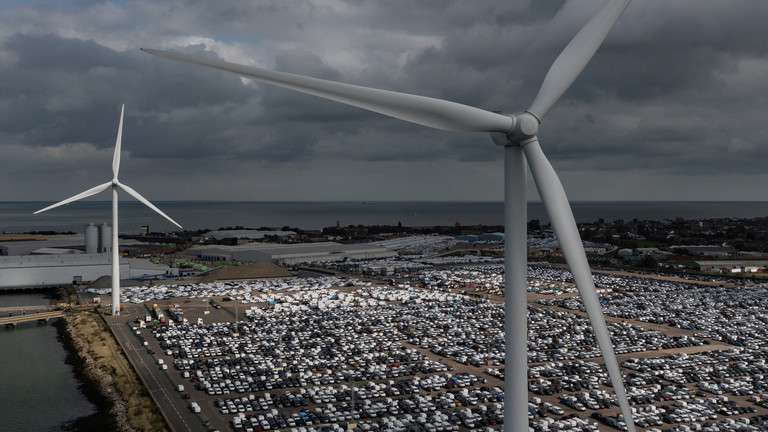 Một tua bin gió ở Sheerness, Vương quốc Anh. Ảnh: Getty.
