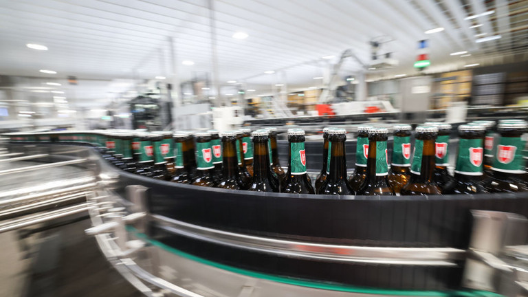 Thuế bia của Mỹ áp với EU có thể ảnh hưởng đến hàng trăm nghìn việc làm ở châu Âu. Ảnh: Getty.