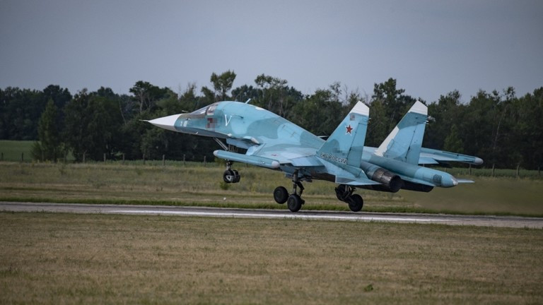 Máy bay ném bom Su-34 của Nga cất cánh từ sân bay vào năm 2022. Ảnh: Getty.