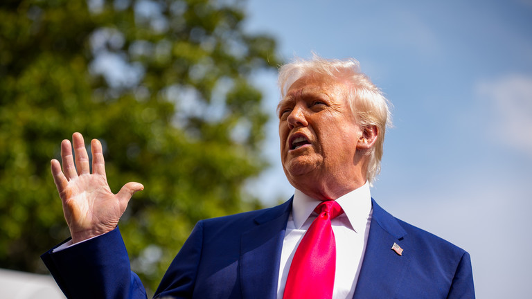 Tổng thống Mỹ Donald Trump tại Nhà Trắng, Washington, DC. ngày 3/4. Ảnh: Getty.