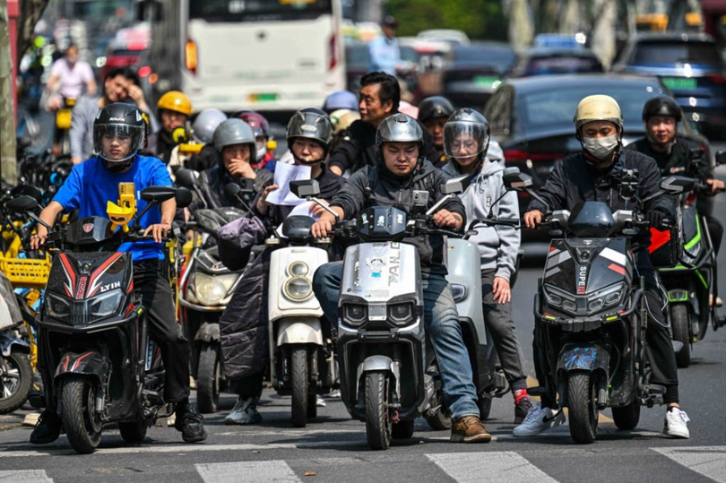 Nhiều người Trung Quốc cho biết họ ủng hộ quyết định của Bắc Kinh trong việc chống lại thuế quan của Tổng thống Mỹ Donald Trump. Ảnh: AFP.