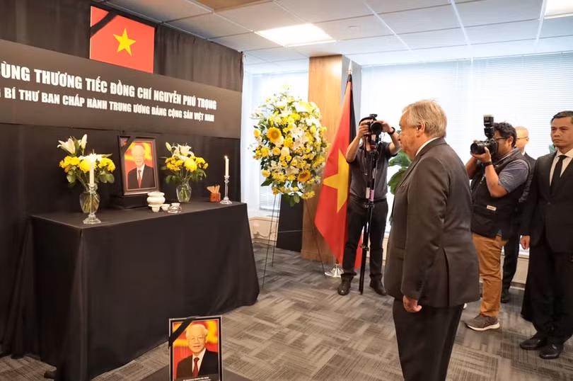Tổng Thư ký LHQ Antonio Guterres đến viếng thăm Tổng Bí thư Nguyễn Phú Trọng tại Phái đoàn thường trực Việt Nam tại LHQ ở New York, Mỹ (Ảnh: TTXVN)