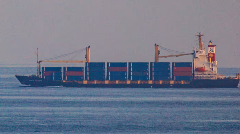 Tàu container tiếp cận eo biển Bab-el-Mandeb vào ngày 18/1/2024 tại Obock, Djibouti (Ảnh: Getty)