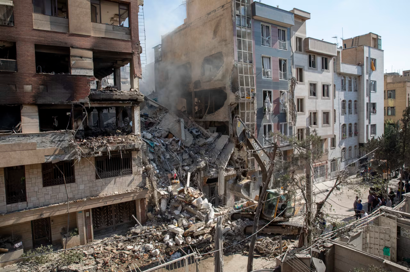 Tình báo Israel dùng UAV giá rẻ xé toang lá chắn tên lửa Iran như thế nào 2.png