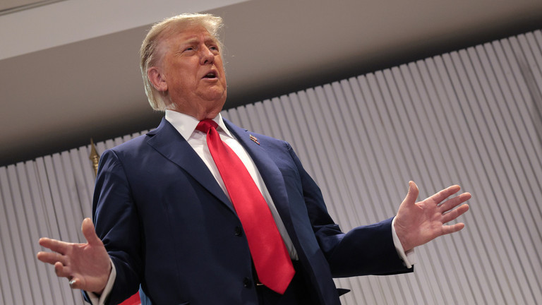 Tổng thống Mỹ Donald Trump tại Hội nghị thượng đỉnh các nhà lãnh đạo G7 ở Canada, ngày 16/6. Ảnh: Getty.