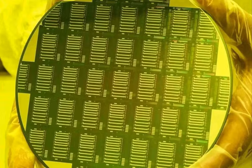 Dây chuyền sản xuất chip lithium niobate (TFLN) màng mỏng 6 inch mới của Trung Quốc đang sẵn sàng đẩy nhanh tiến độ phát triển của nước này trong lĩnh vực AI và điện toán lượng tử. Ảnh: Handout.