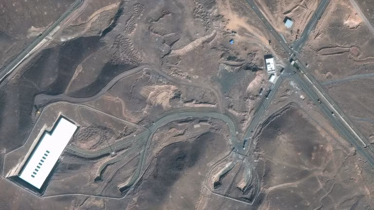 Cơ sở hạt nhân Fordow của Iran. Ảnh: Maxar Technologies.
