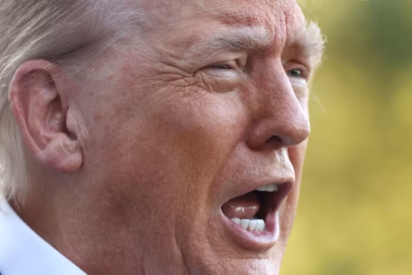 Tổng thống Mỹ Donald Trump phát biểu với giới truyền thông trước khi lên trực thăng Marine One trong hôm 24/6. Ảnh: Reuters.