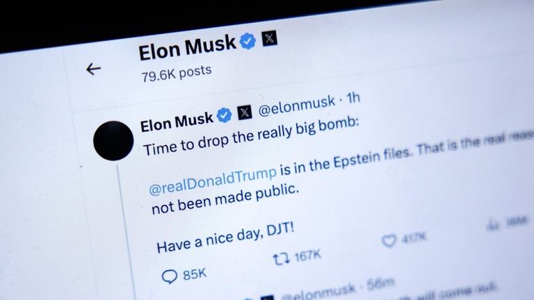 Một bài đăng hiện đã bị xóa trên tài khoản X của Elon Musk cáo buộc Tổng thống Donald Trump đồng lõa với Jeffrey Epstein. Ảnh: Getty.