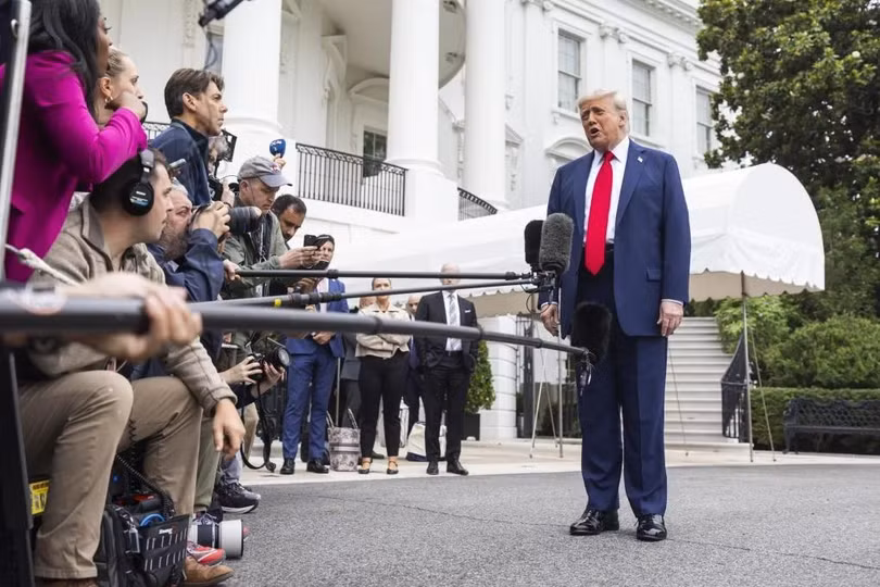 Tổng thống Mỹ Donald Trump trả lời phỏng vấn tại Nhà Trắng trong hôm 15/6. Ảnh: EPA.