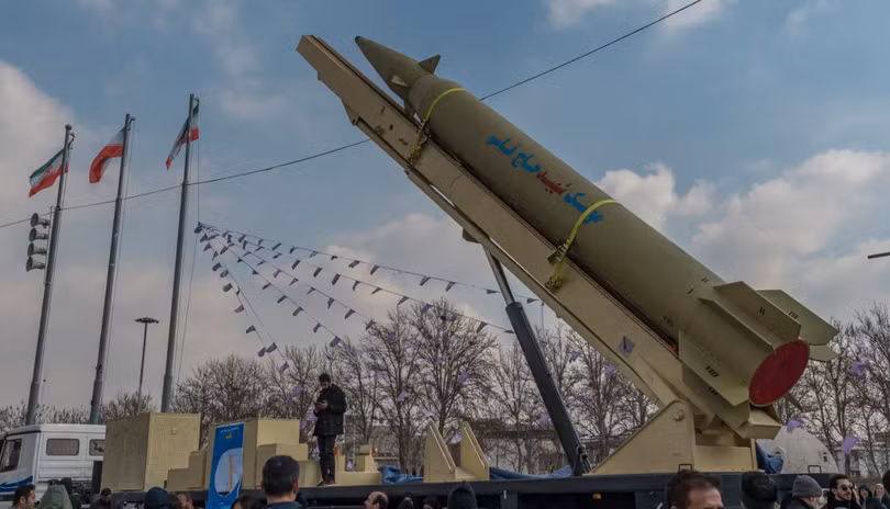 Iran tuyên bố rằng tên lửa đạn đạo dẫn đường Haj Qassem được thiết kế để tránh hệ thống phòng thủ Vòm Sắt của Israel. Ảnh: AFP.