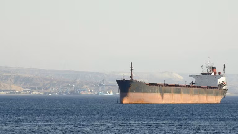 Nhiều tàu thương mại phát tín hiệu giả để tránh bị tấn công khi đi qua Biển Đỏ, Vịnh Ba Tư. Ảnh: Getty.