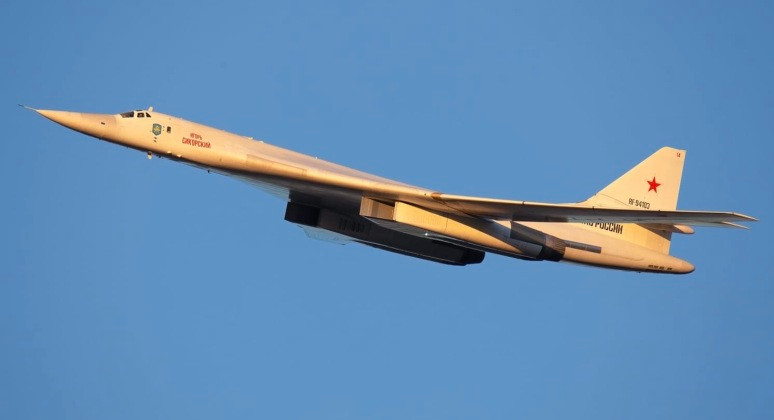 Máy bay ném bom chiến lược Tu-160 của Không quân Nga. Ảnh: MW.