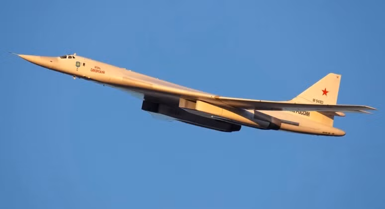 Máy bay ném bom chiến lược Tu-160 của Không quân Nga. Ảnh: MW.