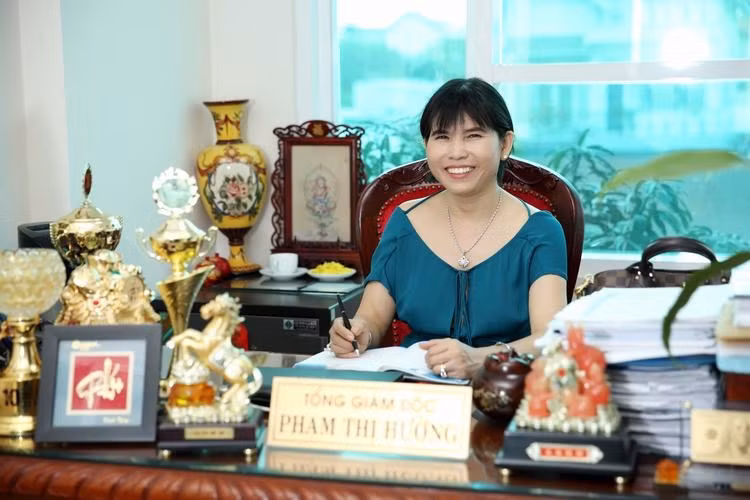 Nữ đại gia Phạm Thị Hường - bà chủ đế chế Phú Hồng Thịnh Nữ đại gia Phạm Thị Hường - bà chủ đế chế Phú Hồng Thịnh
