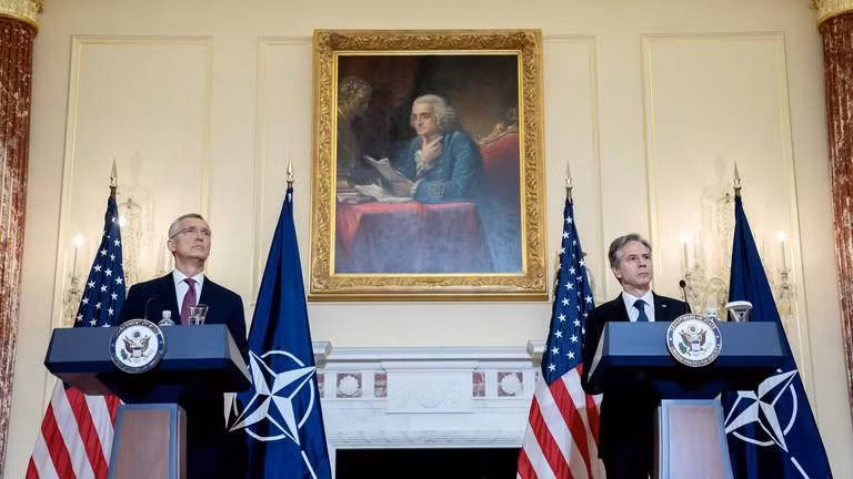 Tổng thư ký NATO Jens Stoltenberg và Ngoại trưởng Mỹ Antony Blinken trong cuộc họp báo chung tại Washington DC ngày 1/6 (Ảnh: AFP)