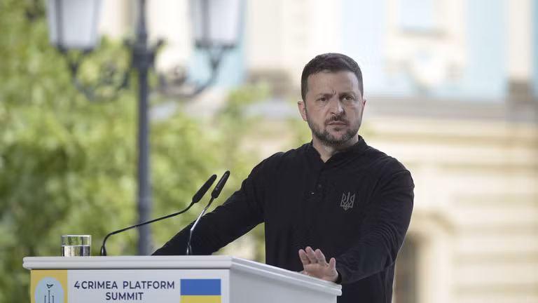 Tổng thống Ukraine Volodymyr Zelensky phát biểu trước giới truyền thông tại Hội nghị thượng đỉnh Nền tảng Crimea lần thứ tư vào ngày 11/9/2024 tại Kiev, Ukraine (Ảnh: Getty)