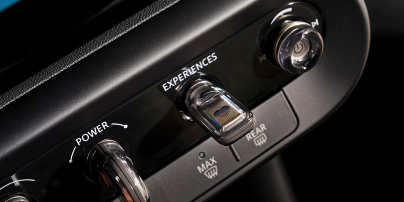 Một chiếc BMW Mini mới hơn có các nút điều khiển vật lý trên bảng điều khiển (Ảnh: BMW Group)